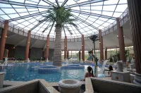 Tuwo Holiday Hotel (Yingshan bus station store) - Parkering