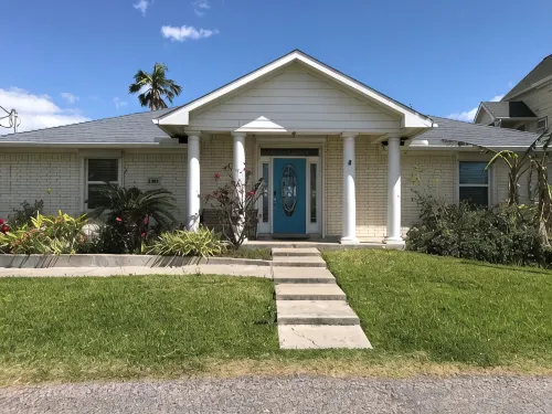 Entire Waterfront Home with 110Ft lighted private Fishing Pier on Galveston Bay! - Wi-Fi