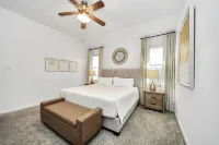 Cinco Ranch Furnished 1 Story Home, King Beds, Walking Trail, Sleeps 6+ - 4-Star