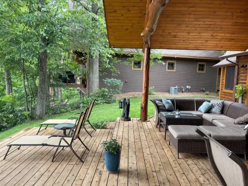 “The View on Gull” Spacious 4-bedroom plus loft house with 100’ on Gull Lake
