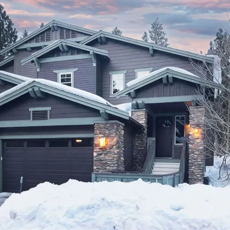Luxurious and Elegant Mountain Living in the Heart of Mammoth. Ski,Golf,Jaccuzi