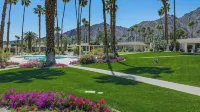 GATED, Spacious 2-bedroom condo in Indian Wells close to restaurants and more. - Homestays