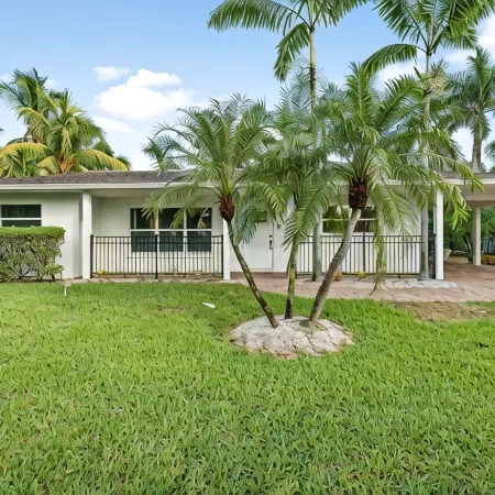 Tropical Retreat Pool Home close to Downtown & Naples Beaches