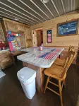 LIBERTY LODGE -- Beautiful 2-bed 2-bath Cabin in Bryant w/ Fast WiFi & AC - Chalets