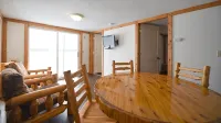 Beautiful lakeside 2 Bedroom cabin on private lake (Cabin#4)