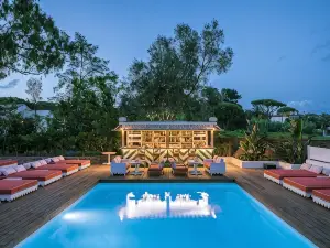โรงแรม La Tartane Saint -Tropez