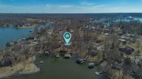 Waterfront 4-Bedroom Pet Friendly Lake House w/ dock for boat, fishing, swimming - Homestays