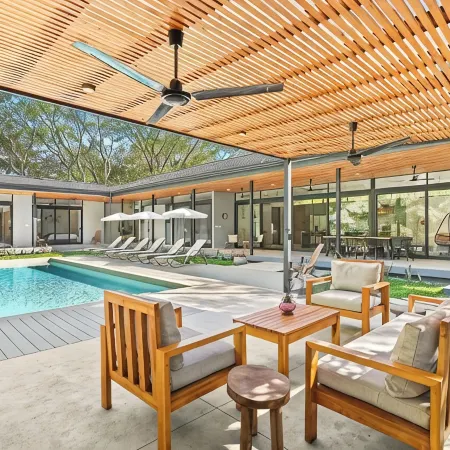 Special offering price! Exquisite 4 br villa w/private pool in gated community!