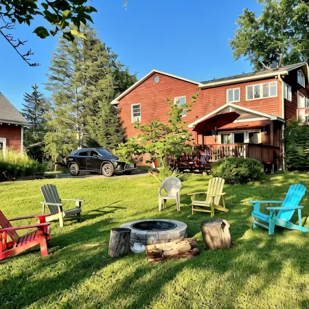 Spacious Hudson Valley retreat. Relax by the fire and enjoy the wildlife.