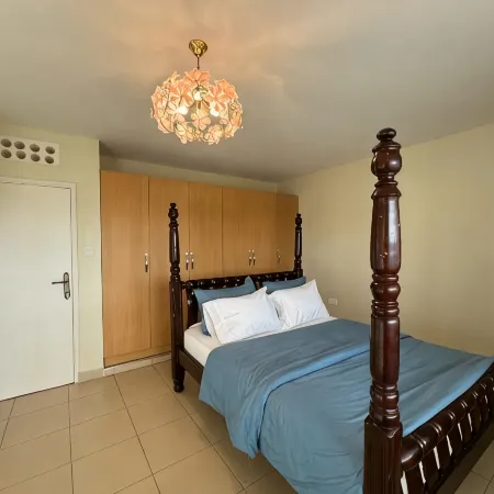 Luxury Lakeview flat 8 mins from Speke Resort