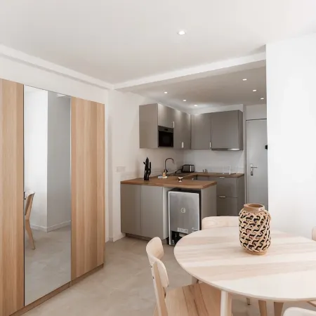 Charming studio - 2P - Sea view - Antibes.