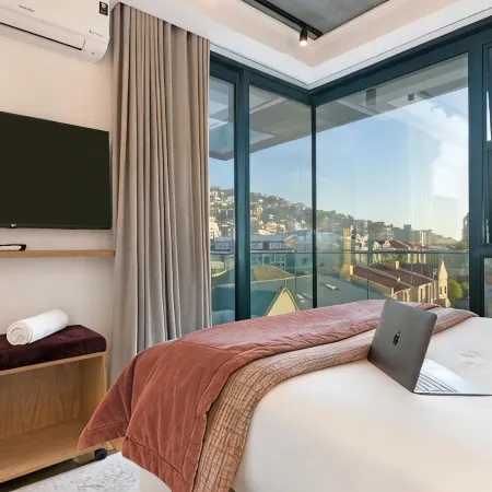 Latitude Aparthotel by Totalstay Отели рядом с достопримечательностью «Бантри-Бэй»