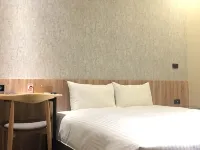 旅人驛站藏書館Book Haus 四維夜市附近的飯店
