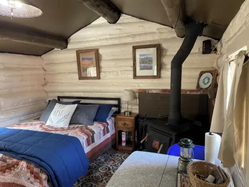 Old Canyon Creekside Cabin - Ski Park, Hot Spring