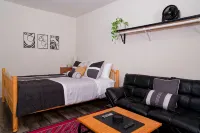 'Croton Nook' - Spacious Studio with Full Eat-in Kitchen, Cozy Getaway - 3-Star