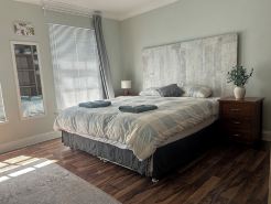 Fully furnished apartment in Hove, Stay Smart with kitchen, dining and bathroom