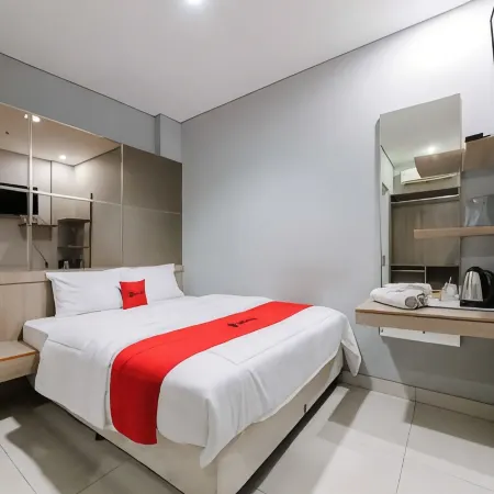 RedDoorz Plus near Grand Indonesia Jakarta Отели рядом с достопримечательностью «Торговый центр Thamrin City»