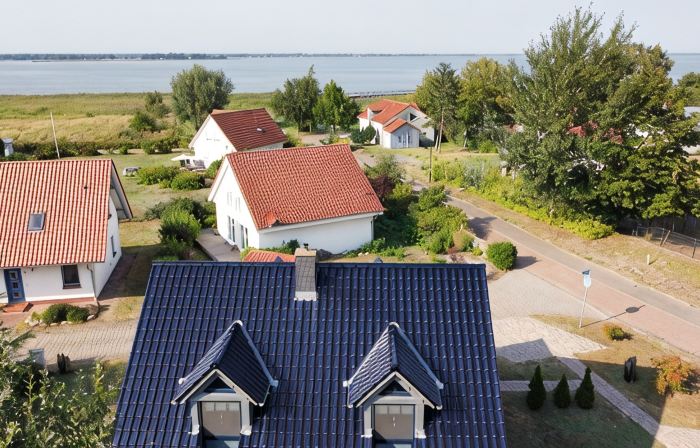 Sauna, fireplace, SKY TV, V&B whirlpool, WLAN, lake view, close to the Baltic Sea, LAST MINUTE