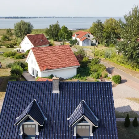 Sauna, fireplace, SKY TV, V&B whirlpool, WLAN, lake view, close to the Baltic Sea, LAST MINUTE