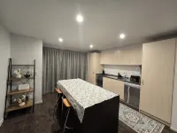 Cosy 2BR Wanaka Apartment – Roy’s Peak View, 10 minutes to Lakefront - Condos