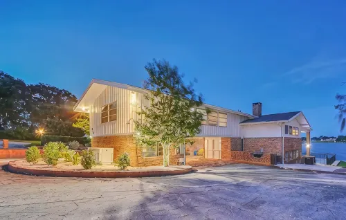 Family Friendly Lake House W/ Pool Near Legoland
