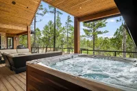 New Lux Cabin! 5500sf / GolfSim / MoviTheatr / HotTub / 4KingStes / Gym&Billiard