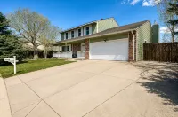 5Br Group Getaway, Backyard Games + Patio - Homestays