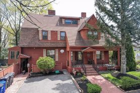 Spacious 2Br Apartment Near Bradford & Merrimack Valley Parking Included.