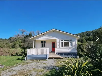 Westie on the West Coast - Private, Free WIFI, Entire Cottage Hotele w: 
