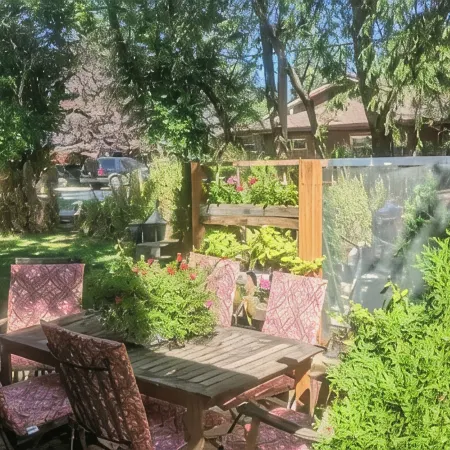 Cozy Charming Convenient Lake Street Retreat