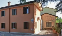 Single house with parking space and garden