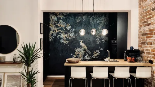 Design apartment store window very centrally located - Condos