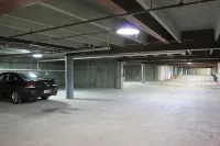 Gray Wolf Inn & Suites - parking