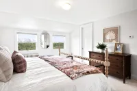 Cranberry Hill l 9 BR 22 Acre Estate l Sleeps 24