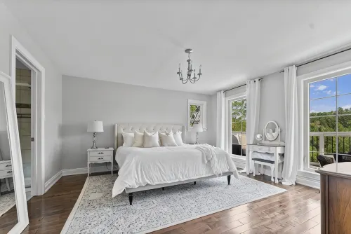 Classy Estate with Views + Walk to the Neat Café (10 min to Calabogie