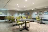 Holiday Inn Express & Suites COLUMBUS AIRPORT EAST by IHG