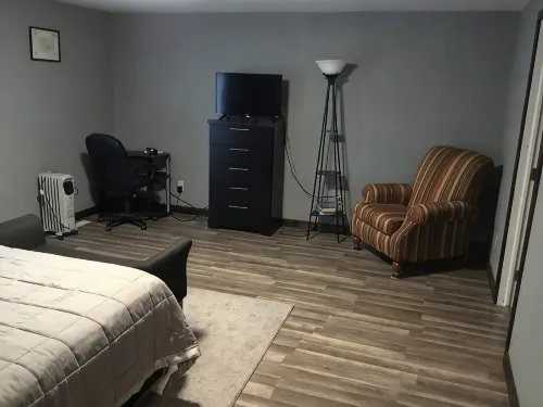 All American Cabin with plenty of parking, handicap friendly - 2-Star