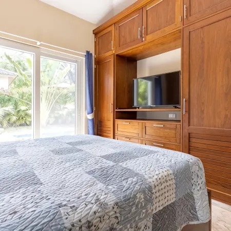 2 Bed 2 Bath Villa with Jacuzzi, High Speed Wi-Fi