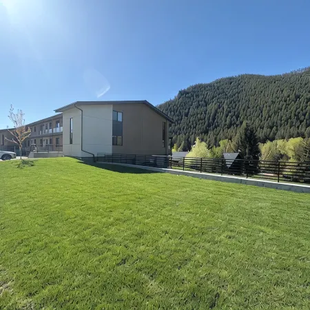 New & Stylish 2 bedroom condo with great views. Close to downtown & ski lifts