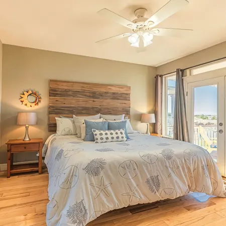 CORAL SUNSETS & SHIMMERING DEEP BLUE OCEAN VIEWS..  LASTING MEMORIES MADE HERE!!