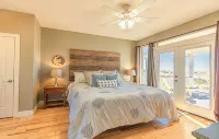 CORAL SUNSETS & SHIMMERING DEEP BLUE OCEAN VIEWS..  LASTING MEMORIES MADE HERE!!