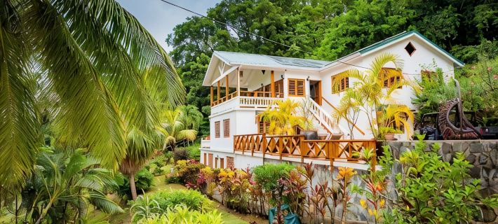 Polaris ATV buggy included in rental! Magnificent Sea views & Beach 2 mins away Hotels in Soucis