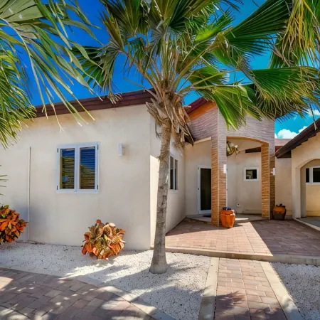 NEW!! Welcome to Villa Albisa!! 2 min from the beach!