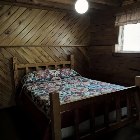 Whitewater Country with Hot Tub, Free WiFi & Indoor Wood Burning Fireplace!