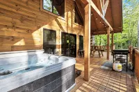 Private Cabin with Hot Tub, Massage Chair, Pool, TT & Arcade Games - Chalets