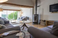 Lovely Cotswolds  farm house on an award winning vineyard with stunning views - Homestays