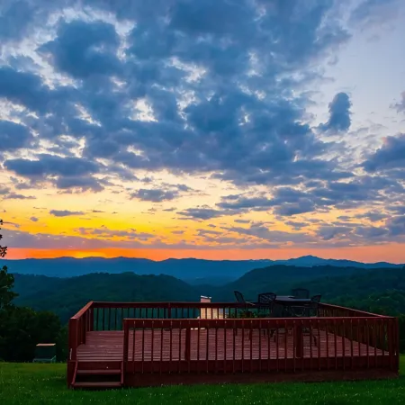 Norris Lake FarmHouse w/ Lakeviews, access and 140 acres to play.