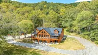 4 Loves Lodge - Main Home Sleeps 22, 5 BR, 5 1/2 BA, Pet Friendly - Hytter
