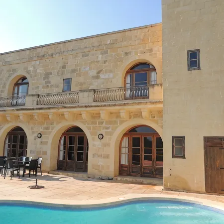 Beautifully Farmhouse with Private Pool