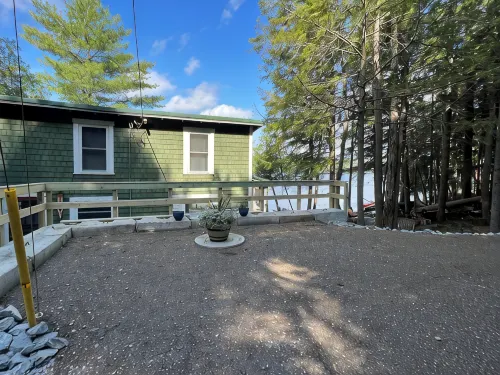 Relaxing lake retreat boating, swimming, paddle boarding near Acadia National Pk